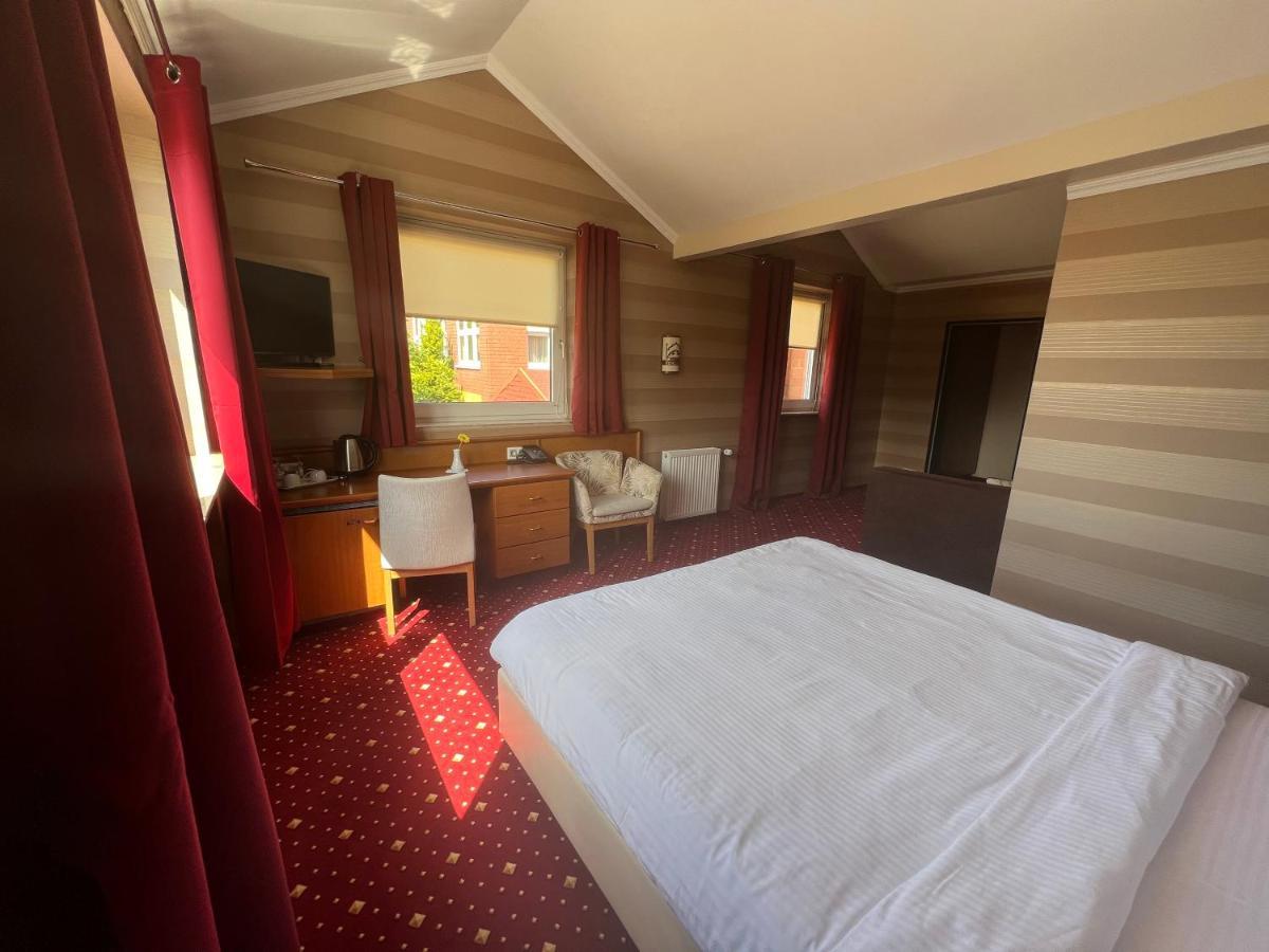 Fergana Uebersee Hotel เบรเมอร์ฮาเฟิน ภายนอก รูปภาพ